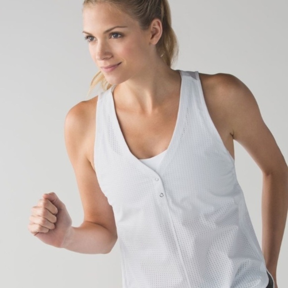 Lululemon White Sleeveless Women's Top size 8 Lululemon Var-City Tank